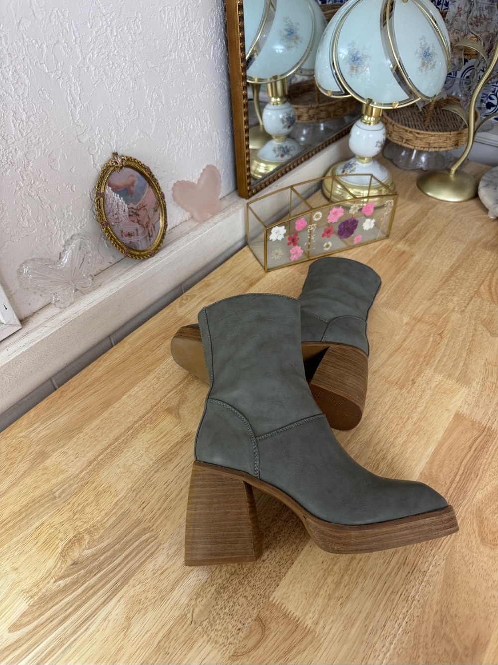 Adorable Beast Bluish Green Faux Leather Platform Block Heel Boots Size 7.5 Fall